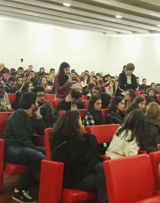 Faccia a faccia al liceo tra gli studenti e gli ex parlamentari 