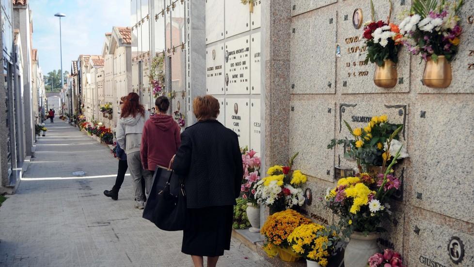 Spazi limitatissimi in cimitero, le vecchie concessioni a rischio 