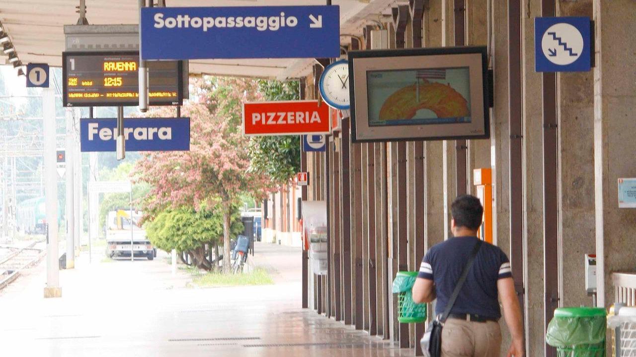 Da quasi un anno la stazione ferroviaria è chiusa da mezzanotte alle 5 del mattino