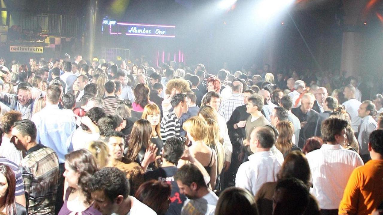 Discoteche versiliesi senza vigilanti, scoppia il caos movida