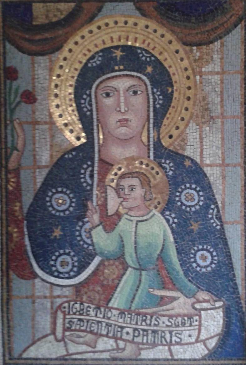 I mosaici di Ferrarini da venerdì in mostra nel castello