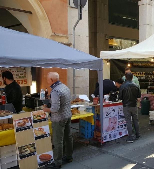 Festa del Patrono con rabbia: «Negozi costretti a chiudere» 