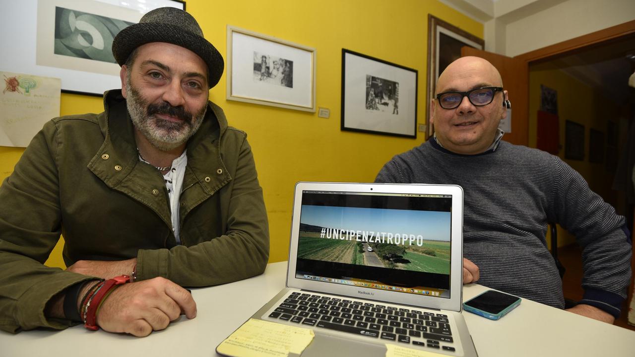 Da sinistra il ConteMax, alias Massimiliano Venturacci, con il presidente della Fondazione Il Sole Massimiliano Frascino (foto Agenzia Bf)