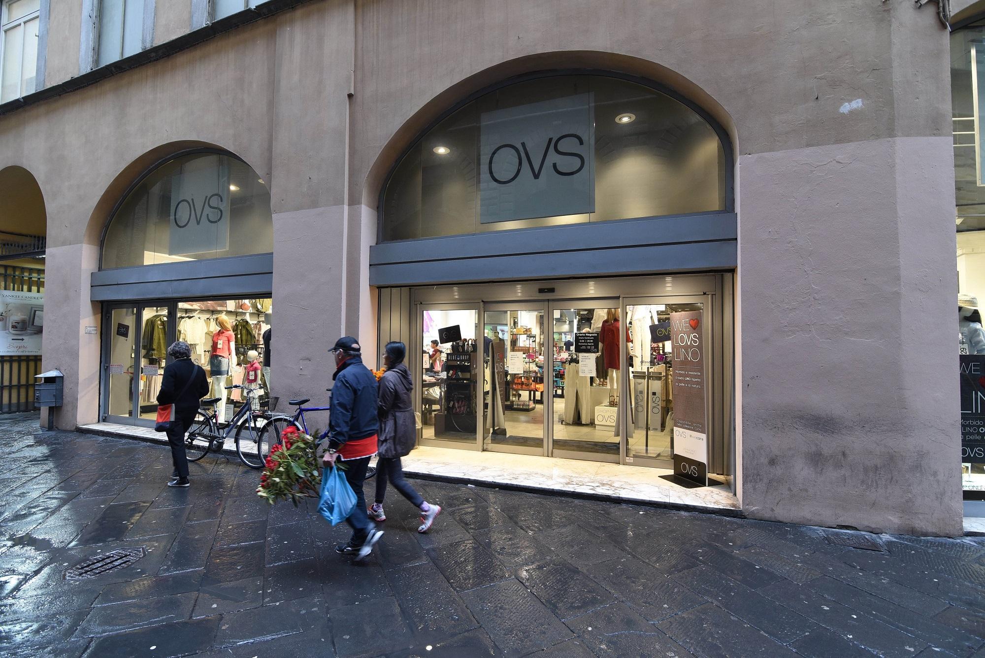 L'ingresso del negozio Oviesse in via Roma (Foto Sernacchioli)
