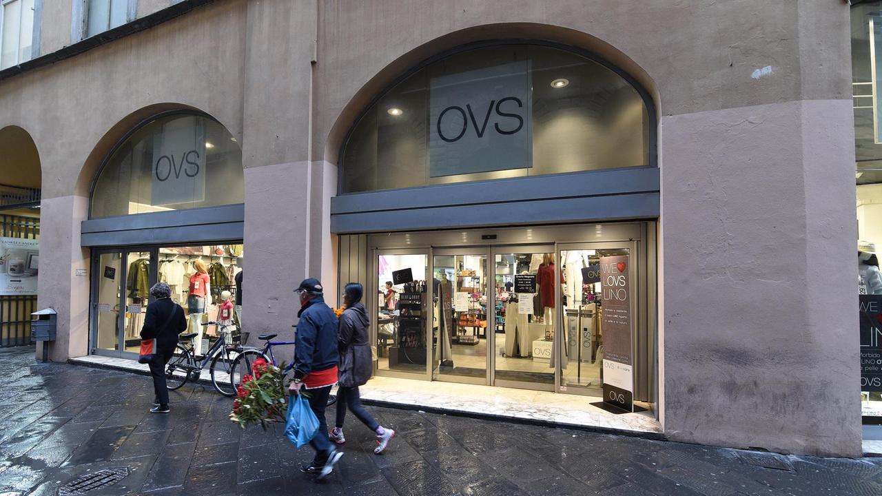 L'ingresso del negozio Oviesse in via Roma (Foto Sernacchioli)