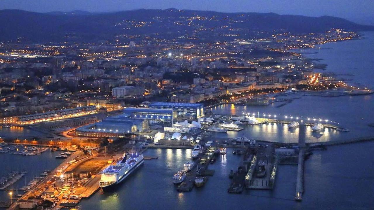 Il porto e il cantiere di Livorno