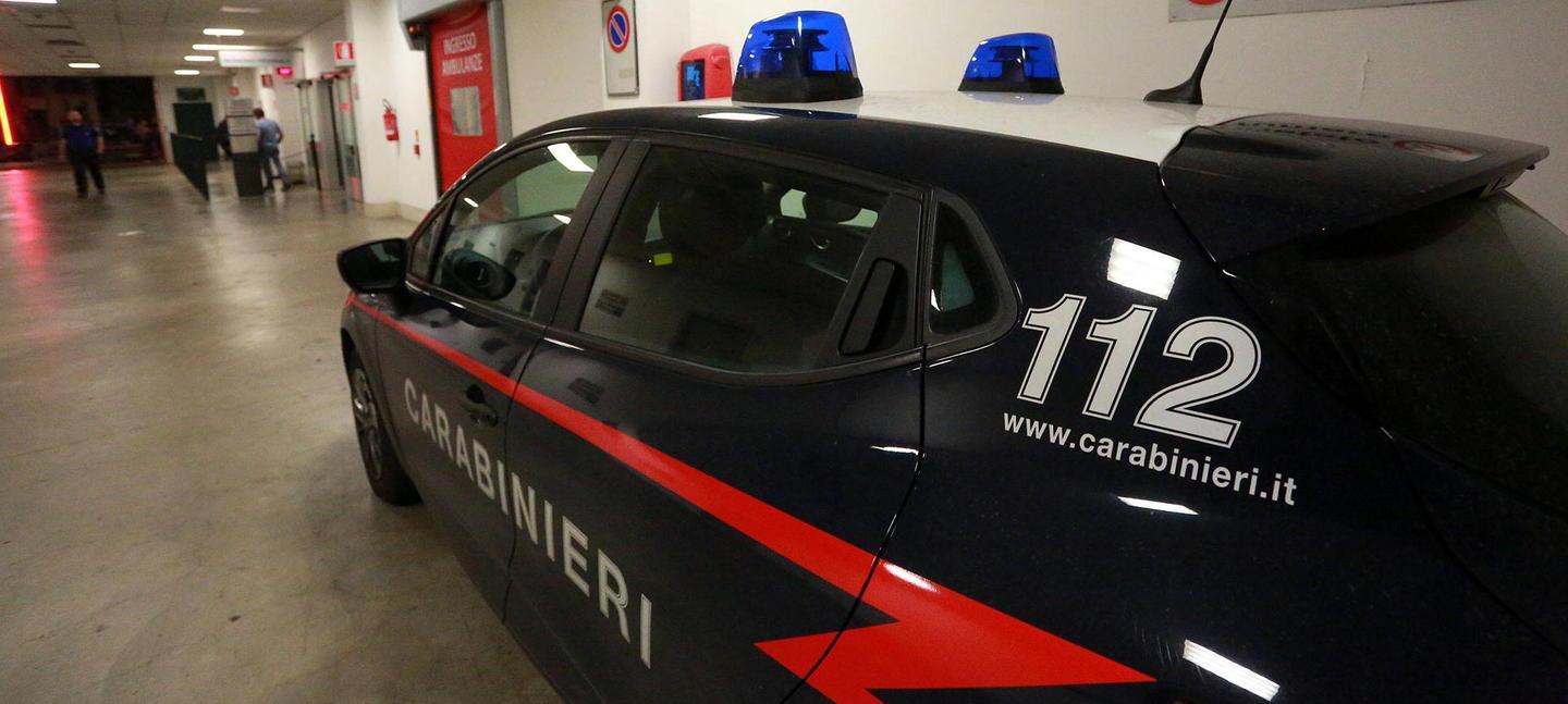 Botte a moglie e figlia davanti ai fratellini 