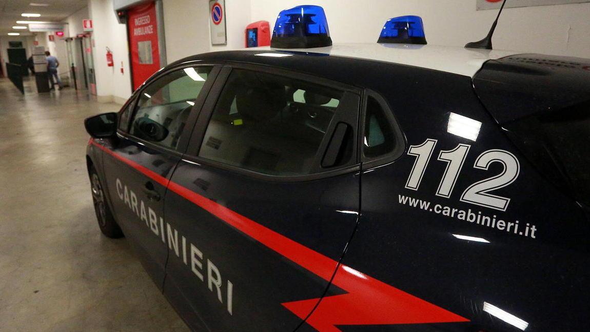 Botte a moglie e figlia davanti ai fratellini