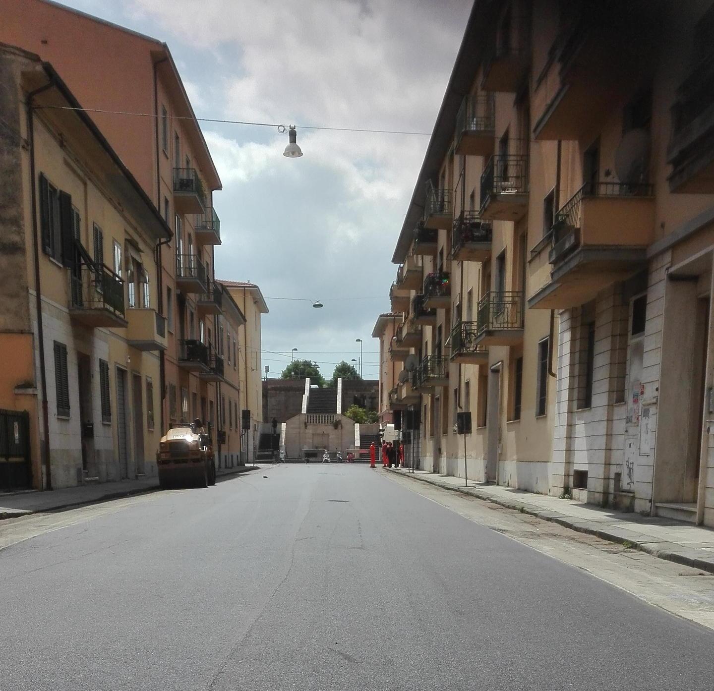 Finite le asfaltature in via Fratti Ora la segnaletica