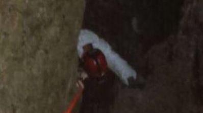 Tre cani finiti in un crepaccio salvati dai vigili del fuoco