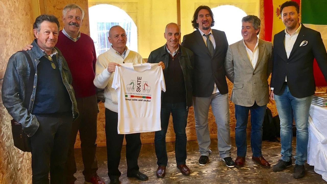Skate progetto pilota per i bambini e i tecnici di hockey