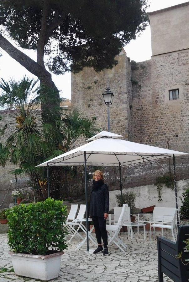 «Pini pericolosi» Il circolo Il Faro chiede un intervento 