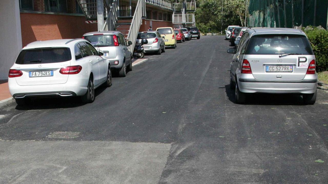 Riasfaltata la strada dietro al Palasport