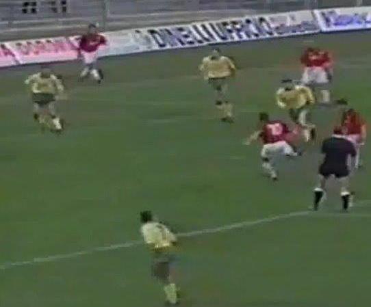 Bruno Russo calcia verso la porta del Newcastle, sarà il gol del provvisorio 1-0