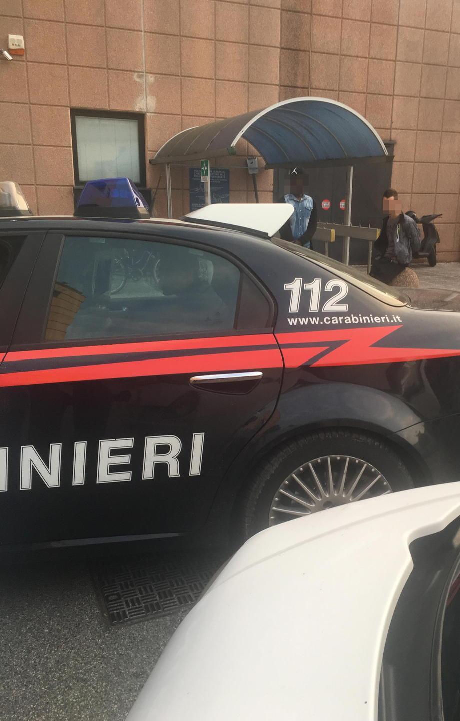 Picchia moglie e figlia: arrestato 