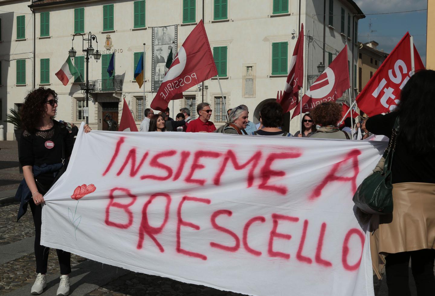 Il corteo antimafia sfila in strade deserte con le finestre chiuse 
