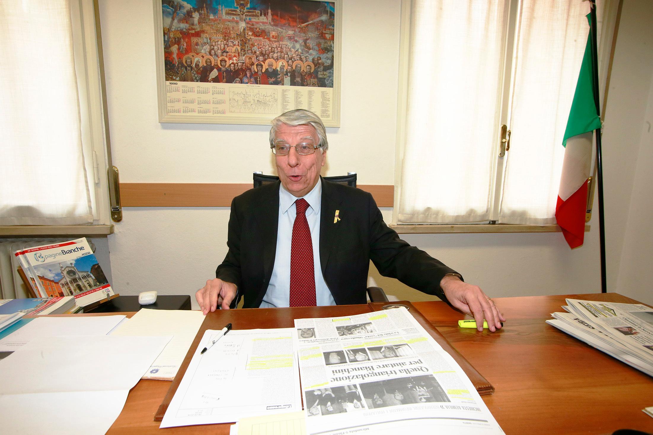 Il senatore Carlo Giovanardi durante una conferenza a favore di Bianchini