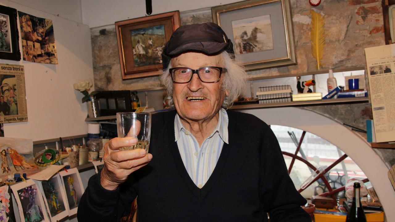 Arnaldo Galli brinda ai suoi 91 anni (foto Ciurca/Paglianti)