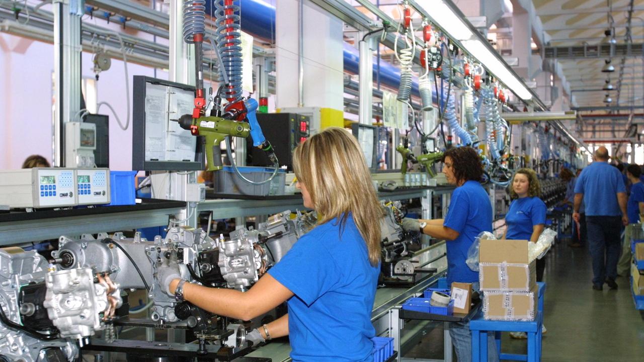Un interno dello stabilimento della Piaggio