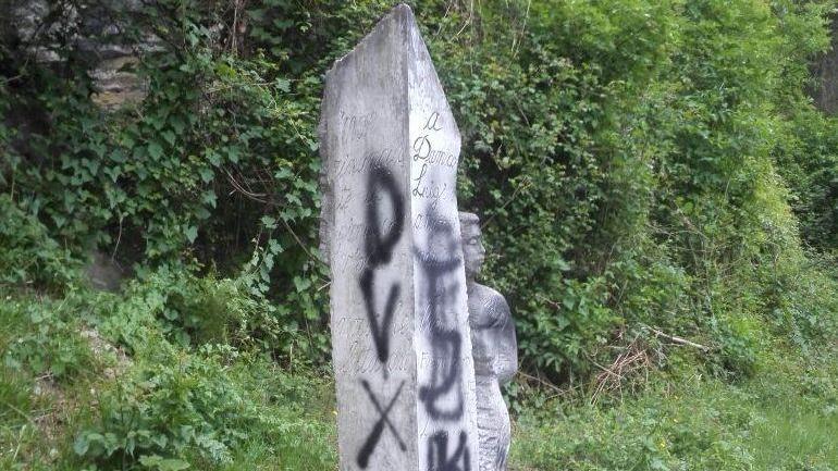 Festa della Liberazione, sfregi sui monumenti della Lunigiana