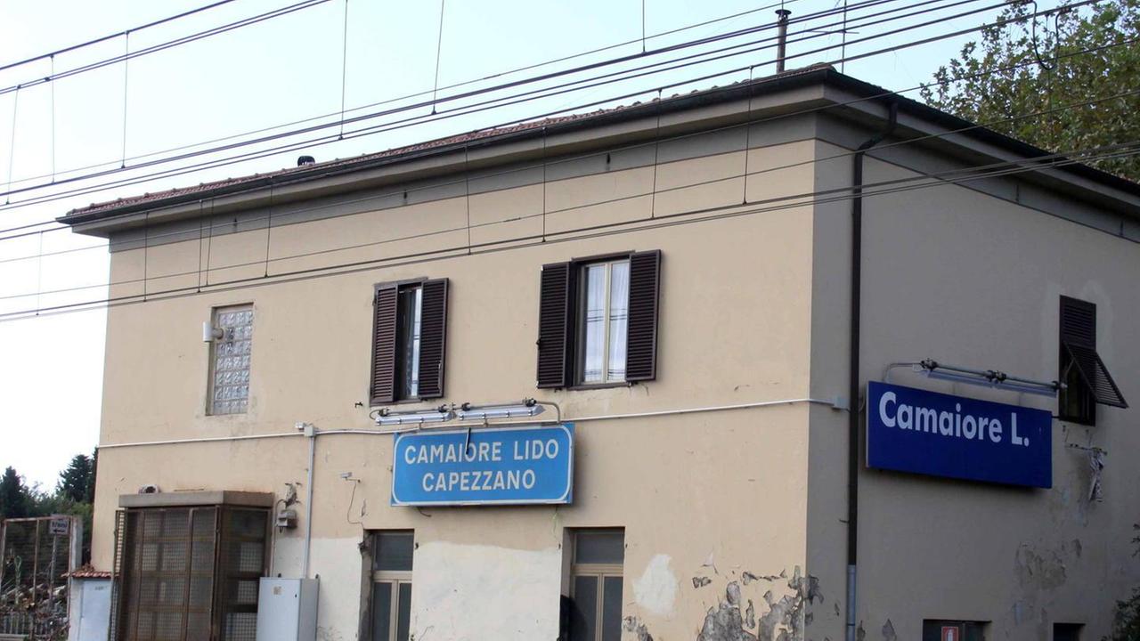 La stazione ferroviaria di Lido - Capezzano dove è avvenuta l’aggressione