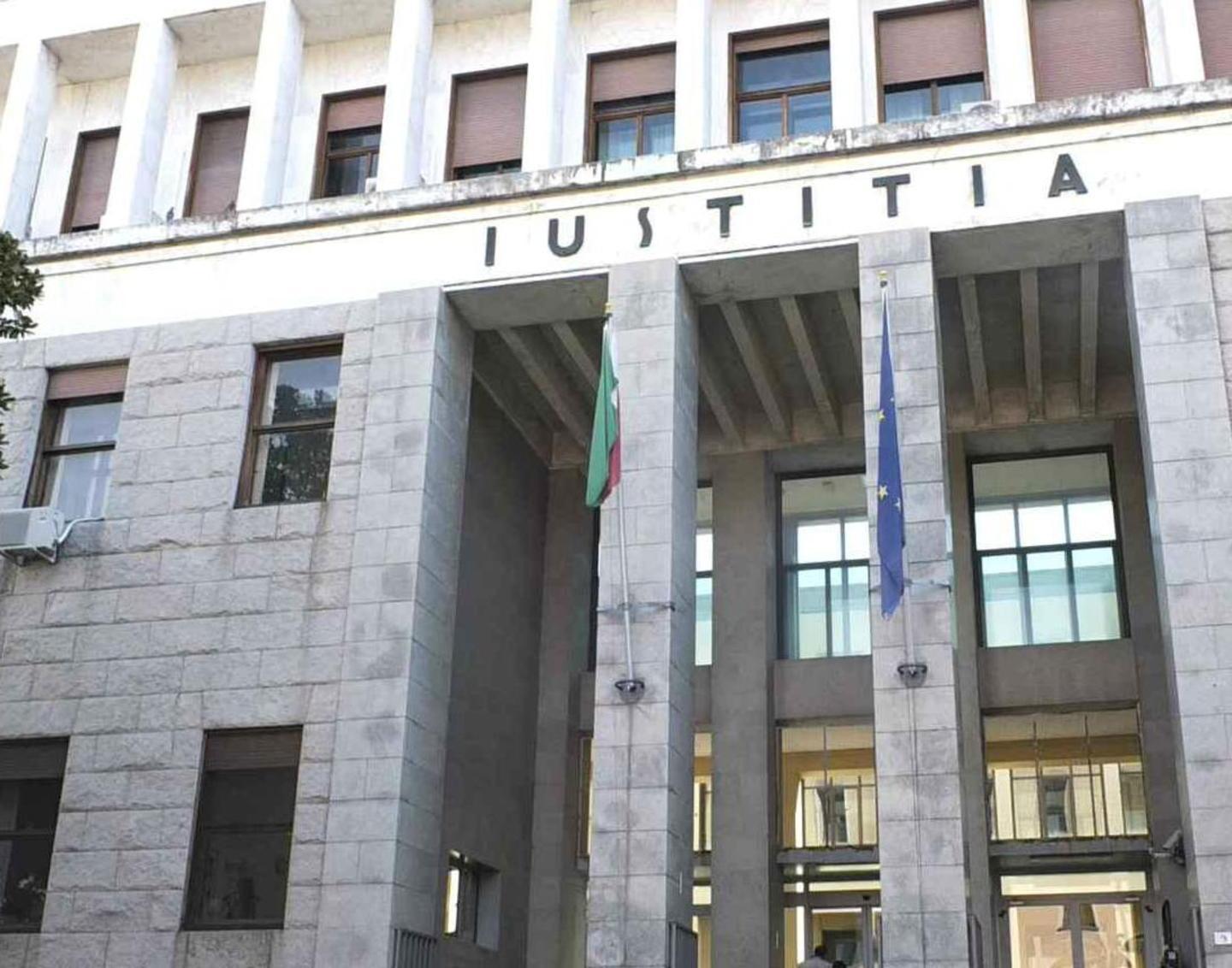 «Si è inventato la rapina» Dipendente a processo