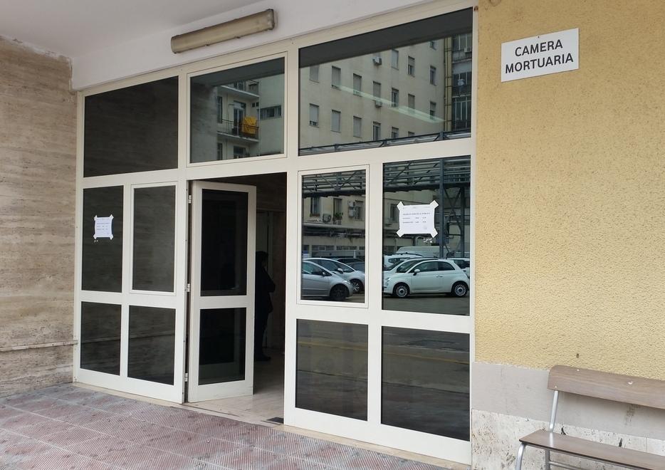 Le “bustarelle” in camera mortuaria, al via il processo 