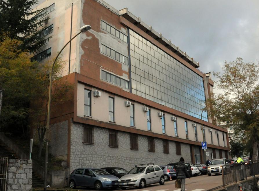 Gli avvocati: «I lavori li paghiamo noi» 