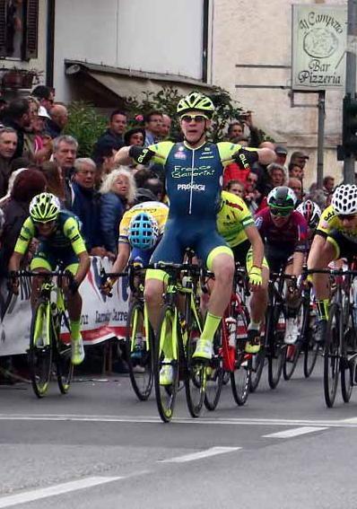 Il Gran Premio Liberazione conquista ciclisti e tifosi 