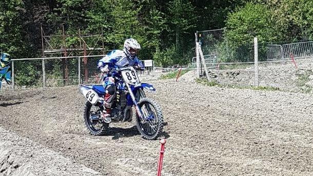 Torna al motocross dopo 23 anni ed è già in testa
