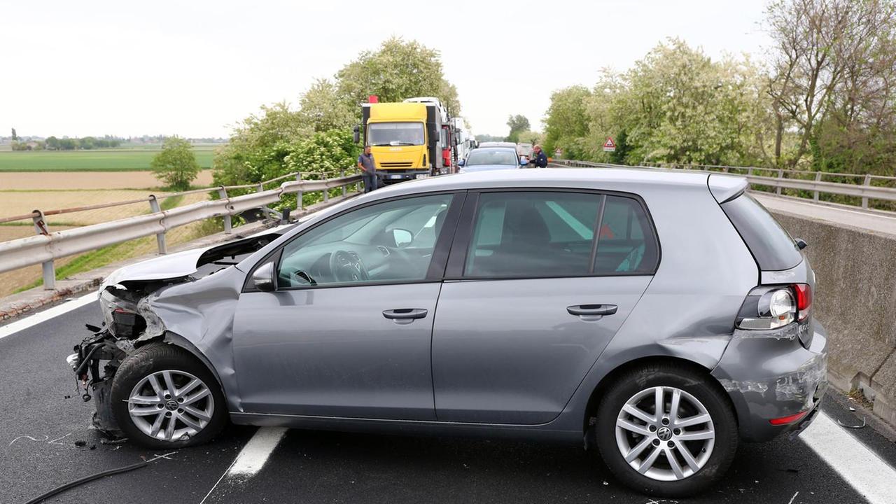 Auto sbanda, traffico in tilt sulla Ferrara-Mare