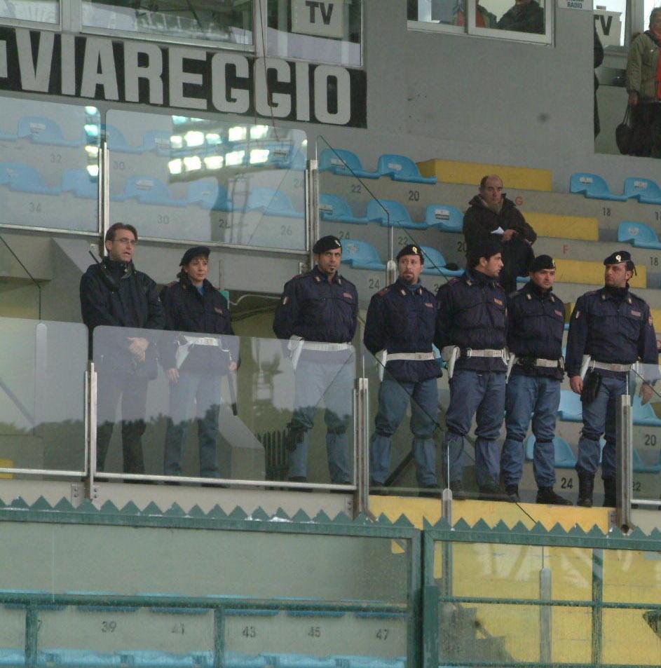 Pestano un quindicenne, denunciati due ultras