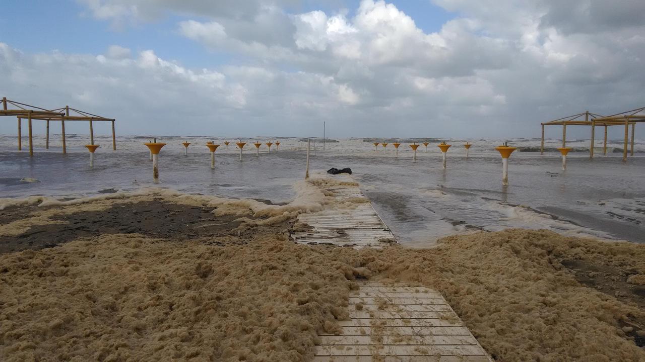 La spiaggia davanti allo stabilimento balneare Alhambra (foto Iacopo Giannini)
