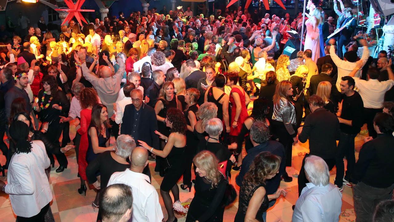 Una pista da ballo al Don Carlos