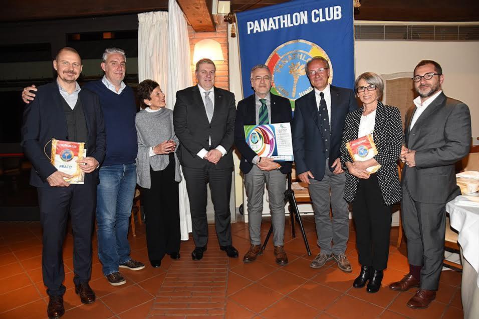 Foto di gruppo a fine serata al Panathlon col Cgfs (Foto www.pierogiacomelli.com)