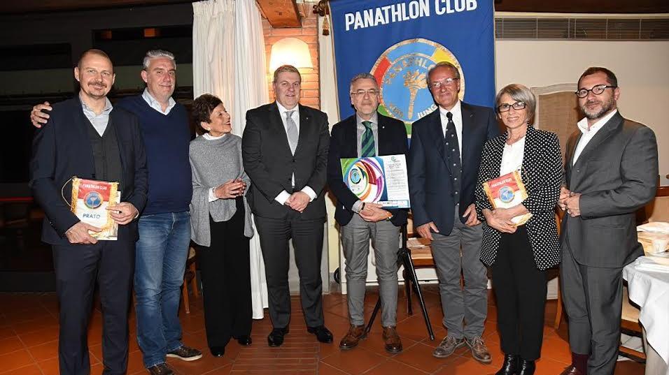Foto di gruppo a fine serata al Panathlon col Cgfs (Foto www.pierogiacomelli.com)