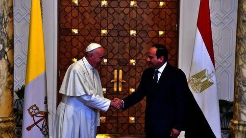 Il Papa in Egitto: il terrorismo è la falsificazione di Dio 