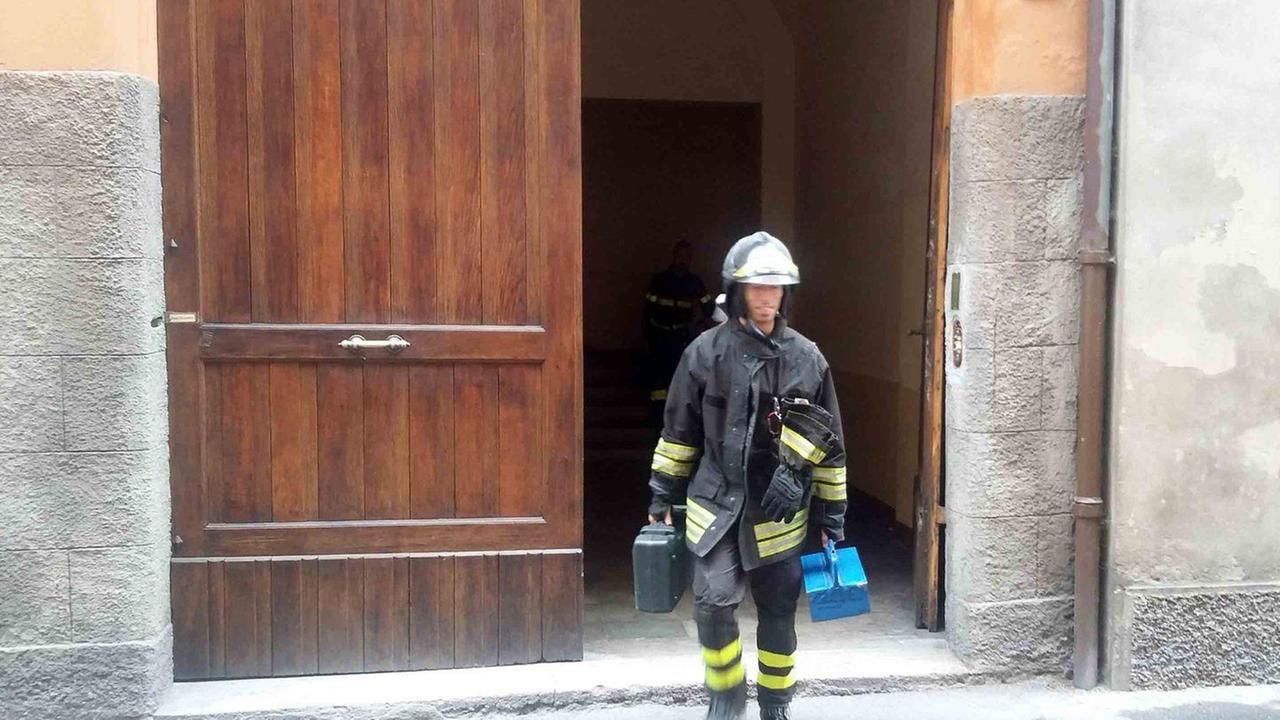 A fuoco la cucina, evacuato un palazzo in centro storico