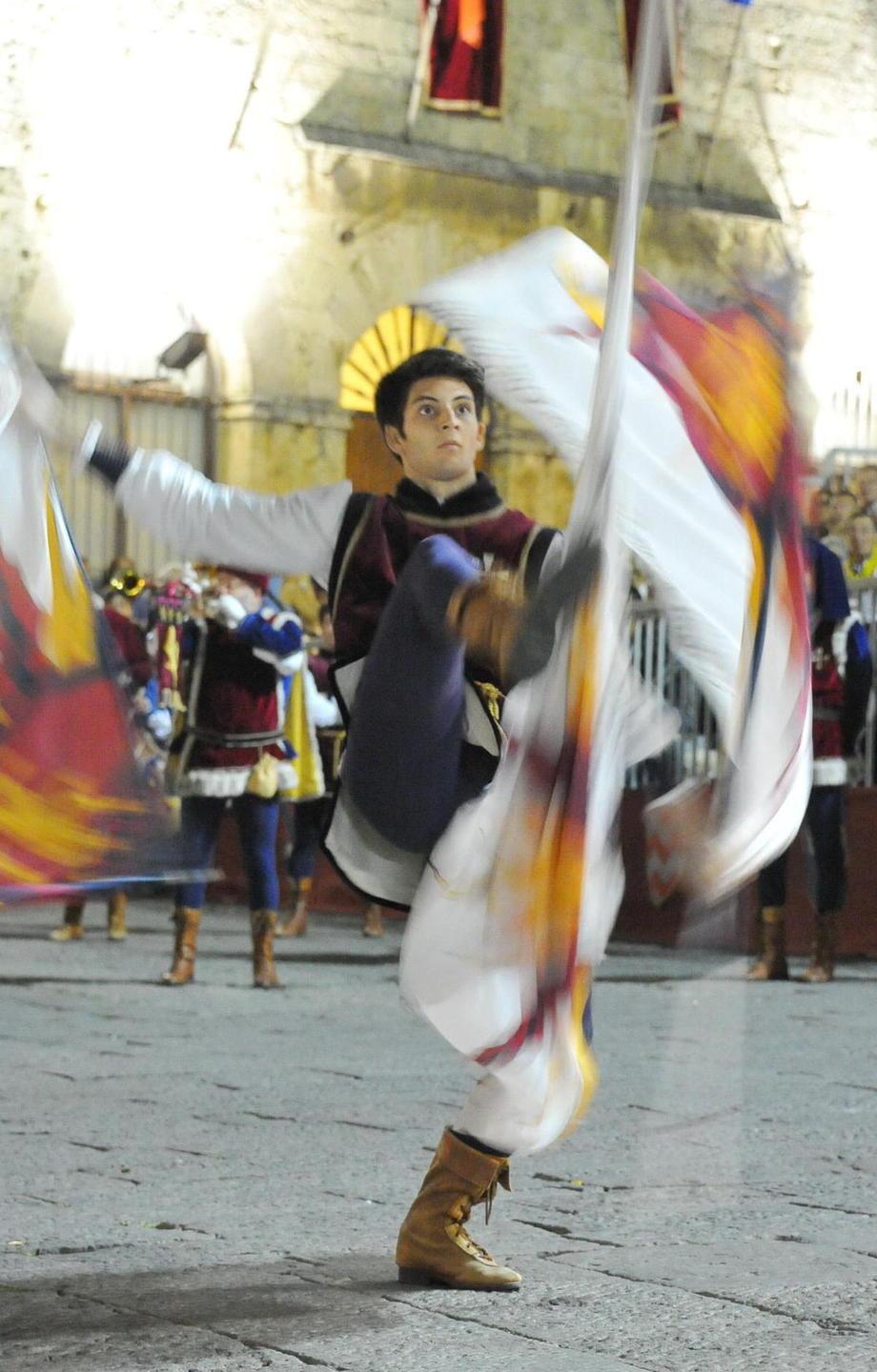 Sbandieratori volterrani in gara a Faenza 