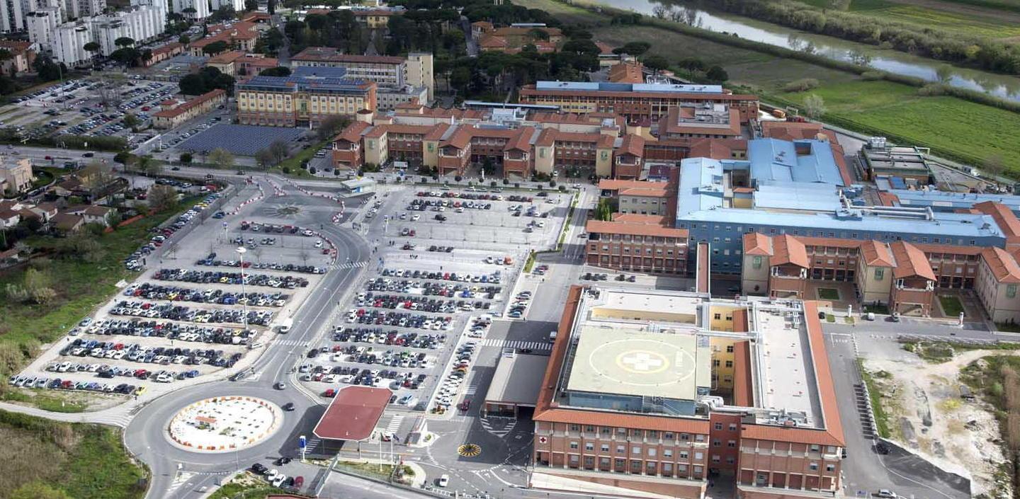 Cede la ringhiera e muore per la caduta dopo oltre 20 giorni 