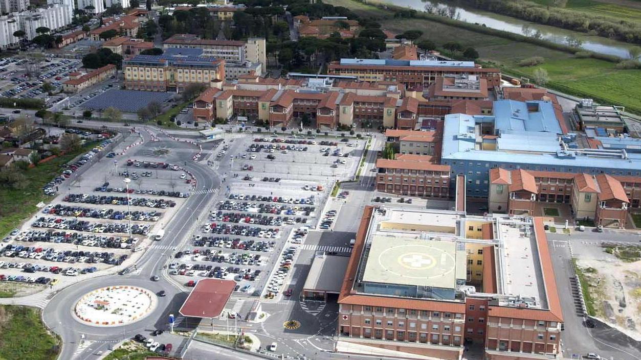 Cede la ringhiera e muore per la caduta dopo oltre 20 giorni