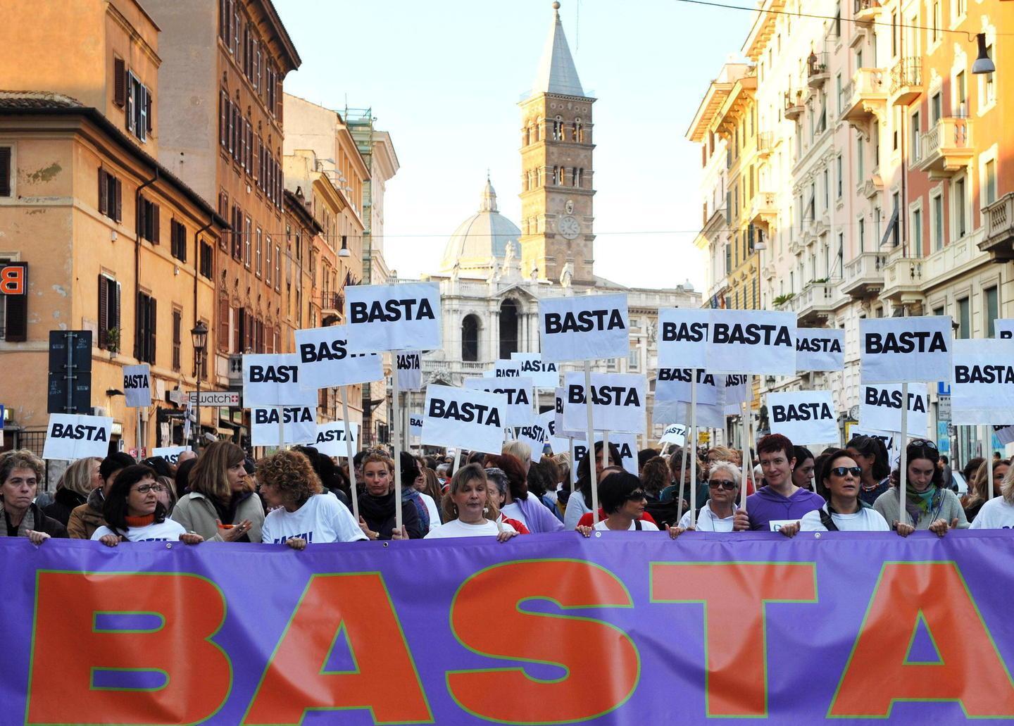 «Mamma, papà vuole  ucciderti con l’ascia» 