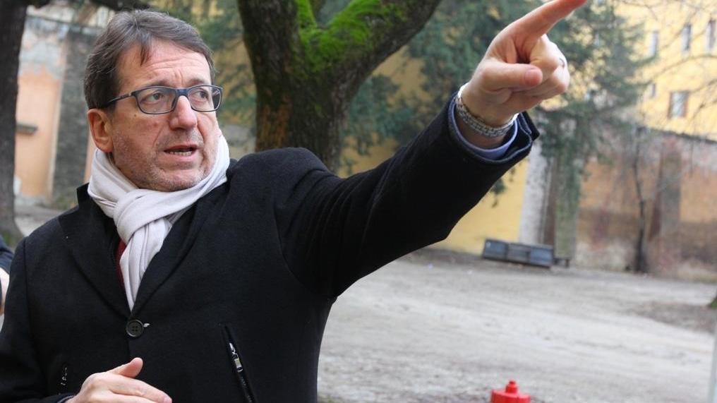 Provincia senza soldi, Muzzarelli in piazza