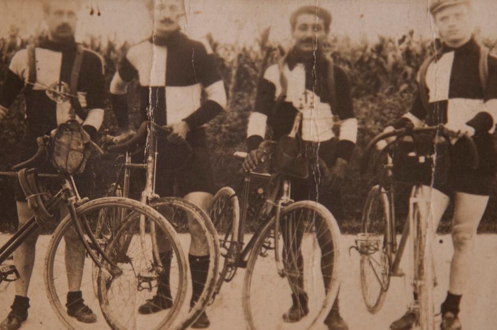 Agostino Sanna è il secondo da destra