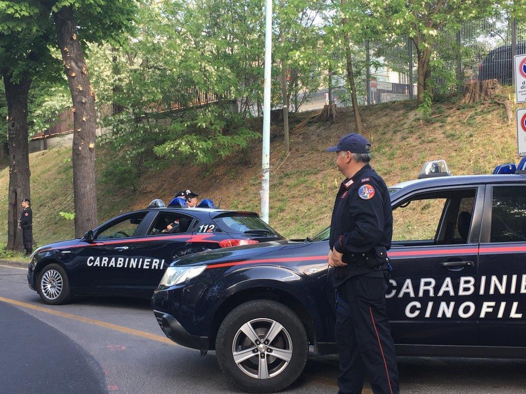 I carabinieri durante un controllo