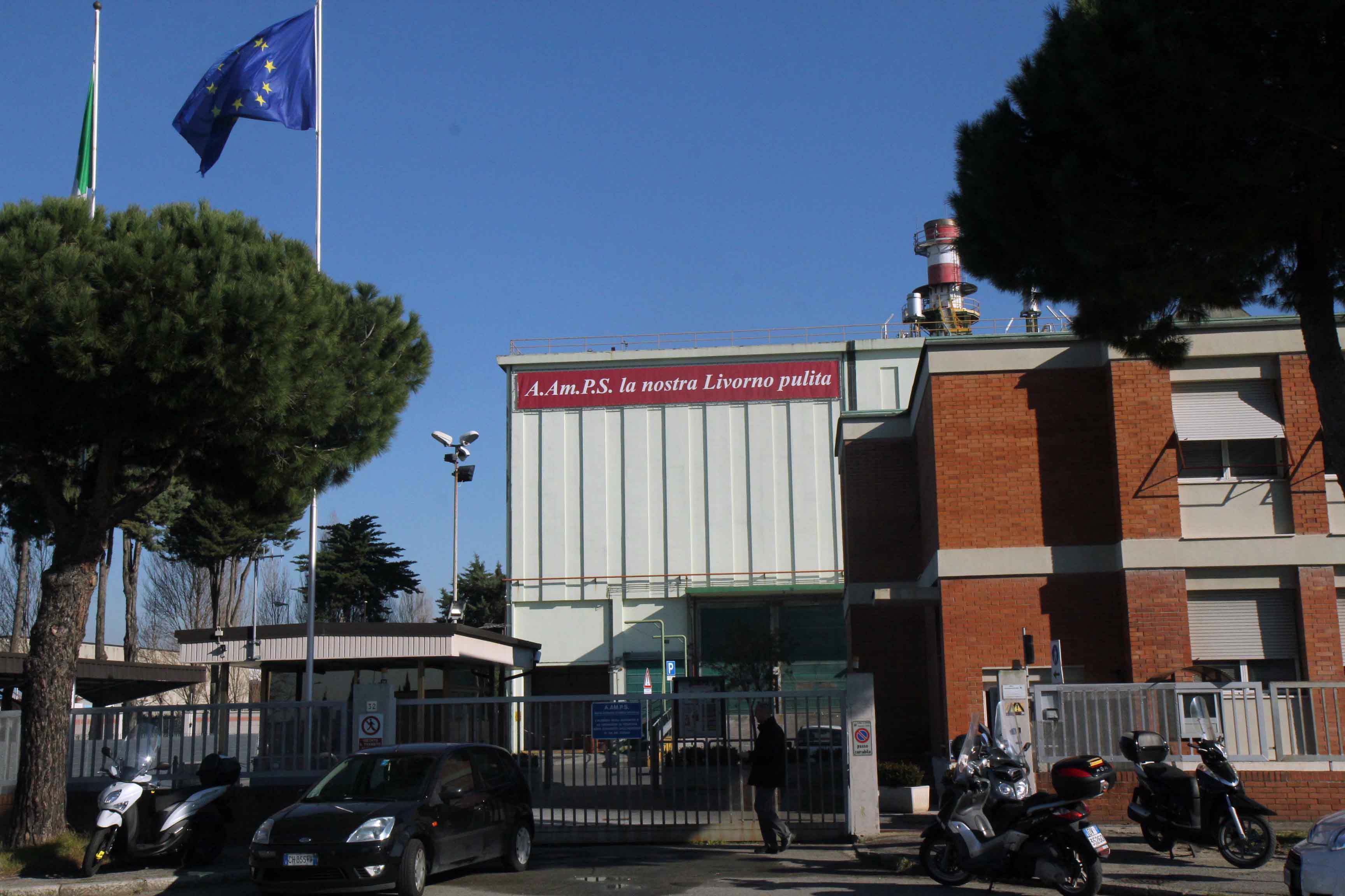 Dipendente Aamps aggredita, il sindacato: «Un atto vile»