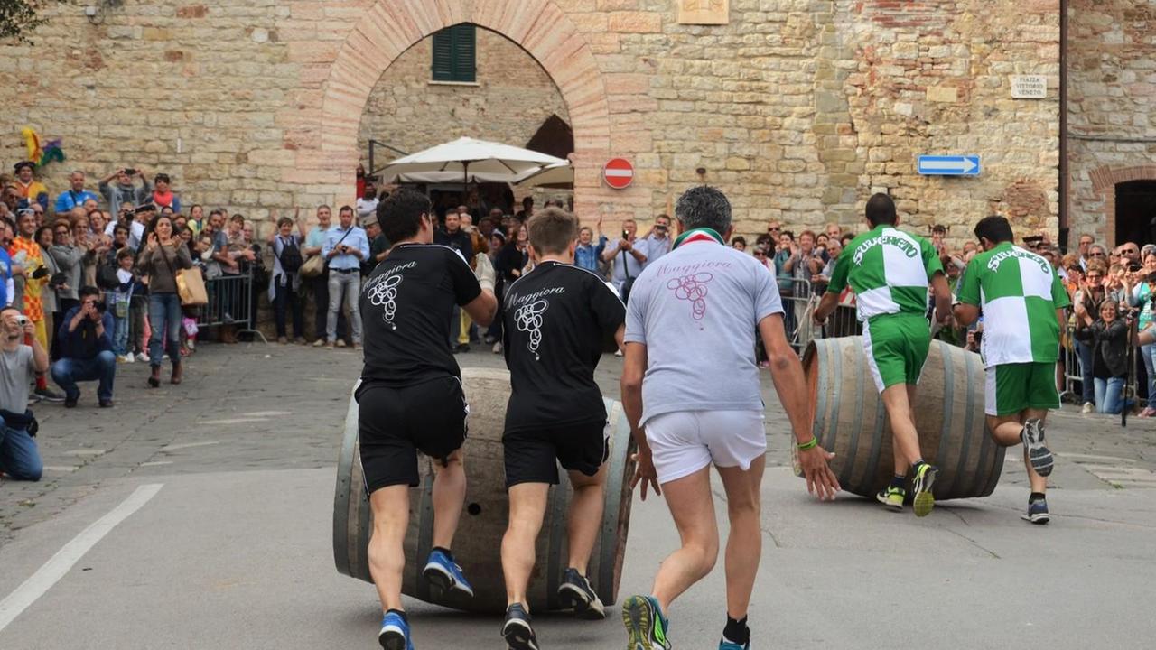 Palio delle botti e tanto folclore tra le vie del borgo