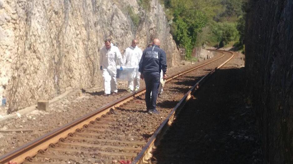 Uomo travolto dal treno sulla Sassari-Chilivani, linea sospesa per ore