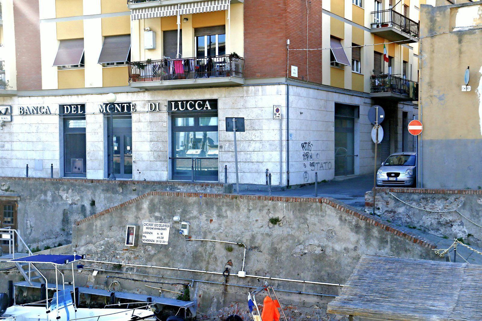 Ragazza cade dalla spalletta, l'amico picchia l'autista dell'ambulanza 