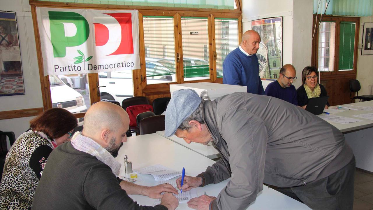 Il voto per le primarie del Partito democratico (foto Batavia)